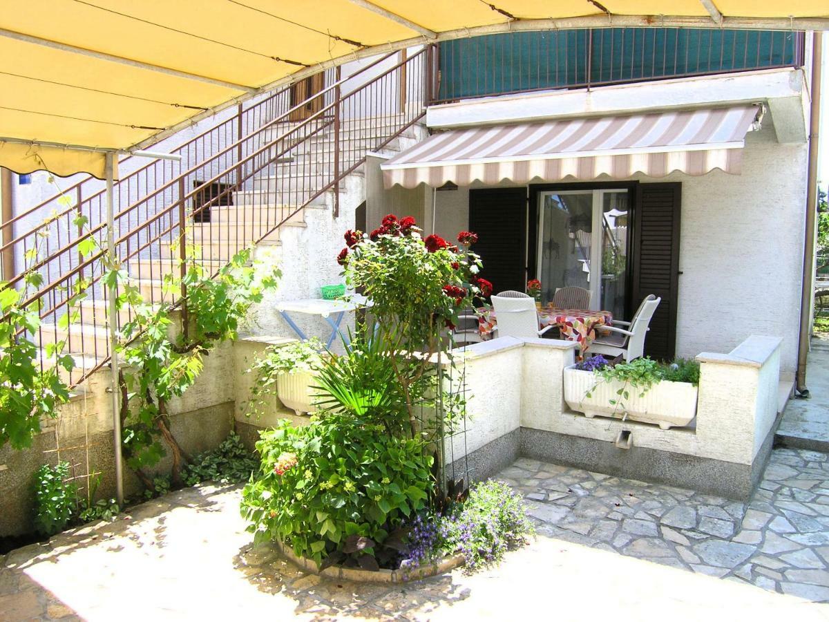 Apartment Zora Крк Экстерьер фото